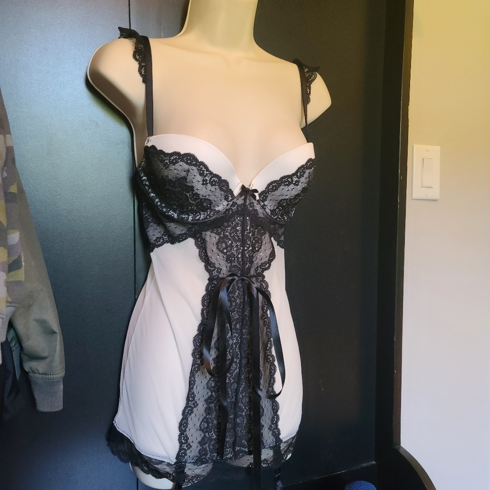 Victoria's Secret lingerie 36B